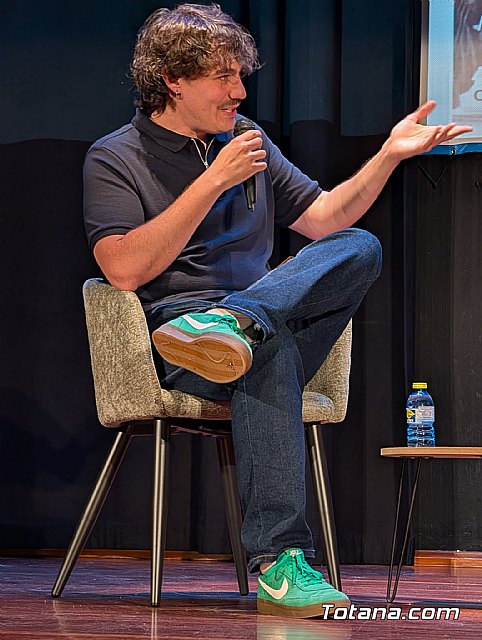 La historia que nadie contó: Carmen Guillén llena de memoria el teatro Ginés Rosa con el relato de las mujeres represaliadas por el franquismo, Foto 5