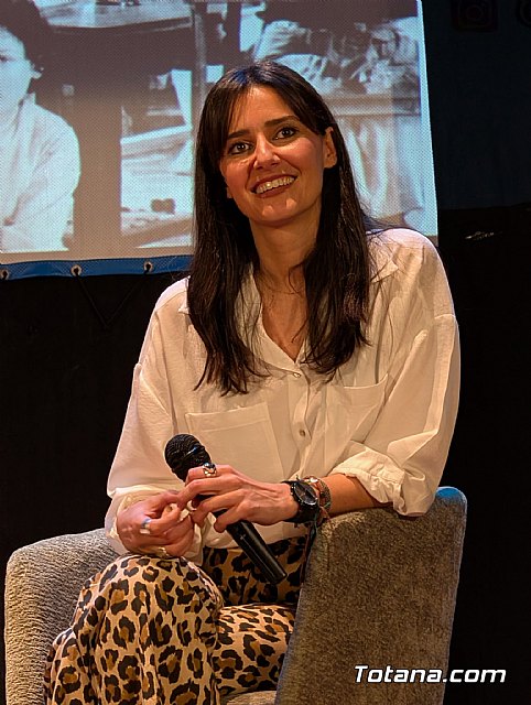 La historia que nadie contó: Carmen Guillén llena de memoria el teatro Ginés Rosa con el relato de las mujeres represaliadas por el franquismo, Foto 6