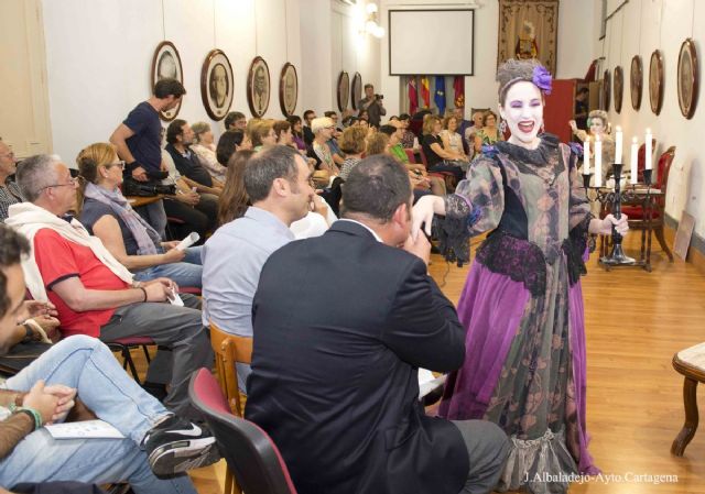 Humor y filosofía se dieron la mano en la obra teatral Té con Kant, del Mucho Más Mayo - 1, Foto 1