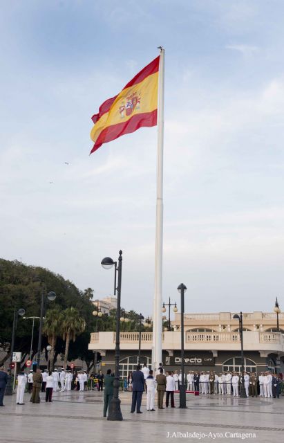 Las Fuerzas Armadas conmemoran su festividad en Cartagena con el arriado solemne de la bandera - 1, Foto 1