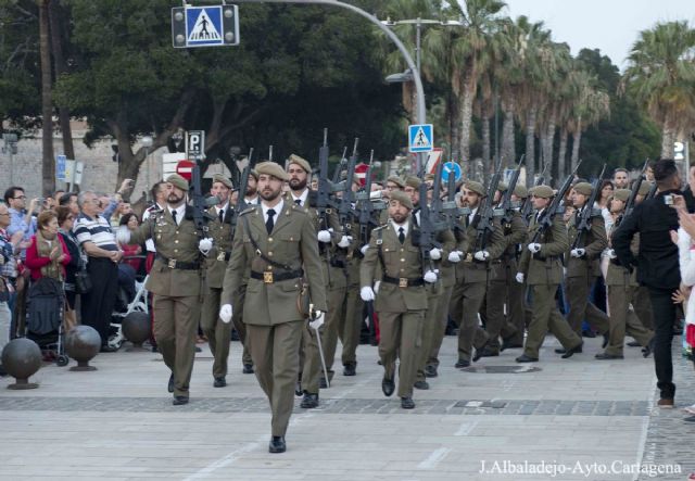 Las Fuerzas Armadas conmemoran su festividad en Cartagena con el arriado solemne de la bandera - 5, Foto 5
