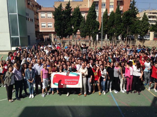 Los alumnos del Instituto Alfonso X reciben el premio #Murciasemueve del Ayuntamiento de Murcia - 1, Foto 1