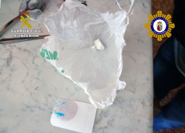 Desmantelan un nuevo punto de distribución y venta de drogas en Calasparra que abastecía a toda la comarca del Noroeste - 2, Foto 2