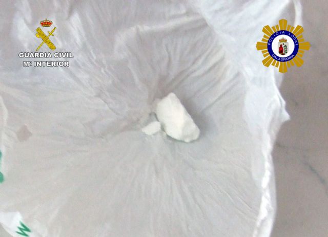 Desmantelan un nuevo punto de distribución y venta de drogas en Calasparra que abastecía a toda la comarca del Noroeste - 4, Foto 4