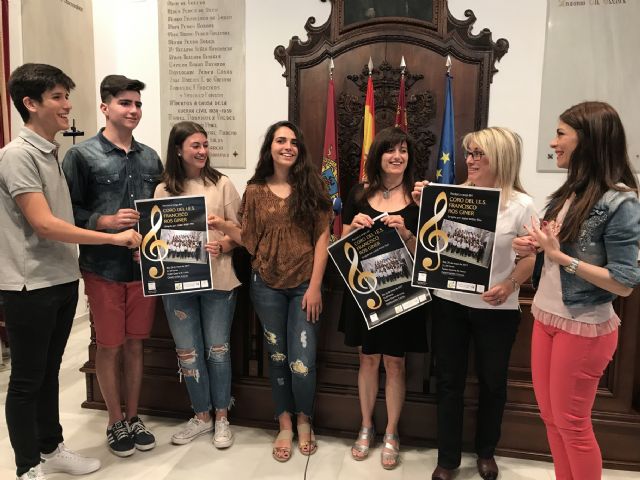 El Teatro Guerra acogerá el lunes un festival a favor de la Asociación Lorquina de Enfermos de Parkinson a cargo del Coro del IES Ros Giner y del Estudio de Danza Nuria Periago - 1, Foto 1