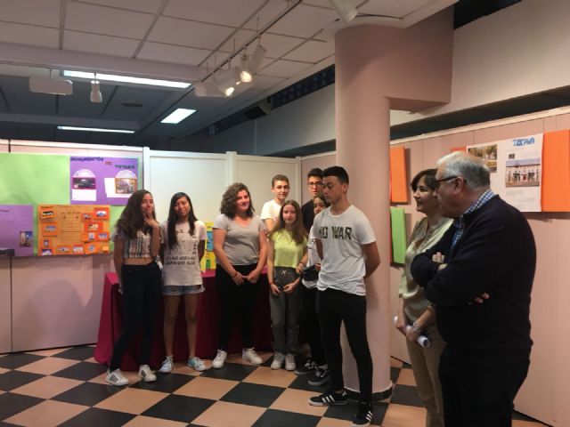 Inaugurated the exhibition "Mirada Juvenil a Centenario (1918-2018)" in the municipal hall "Gregorio Cebrin", to be held from May 24 to June 6, Foto 2