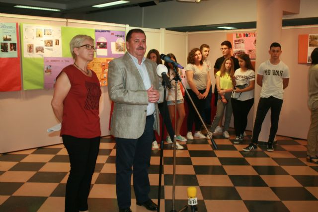 Inaugurated the exhibition "Mirada Juvenil a Centenario (1918-2018)" in the municipal hall "Gregorio Cebrin", to be held from May 24 to June 6, Foto 5