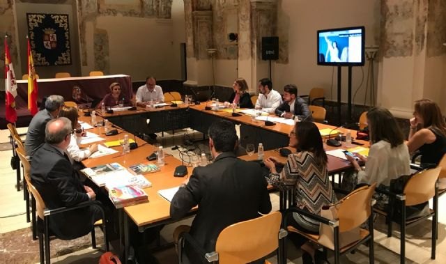La Región intercambia buenas prácticas con Castilla y León para ultimar su nueva ´Estrategia de Éxito Educativo: Objetivo 2020´ - 1, Foto 1