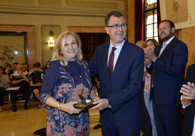 Homenaje a 50 empleados municipales que se jubilan tras toda una vida dedicada al servicio público - 3, Foto 3