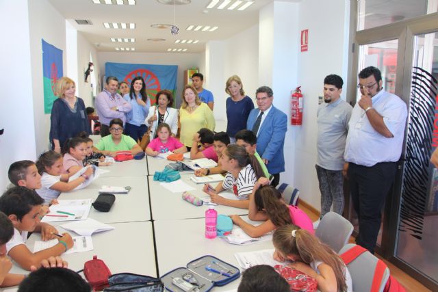 La Comunidad financia con 22.000 euros el apoyo escolar a la población gitana de San Pedro del Pinatar - 1, Foto 1
