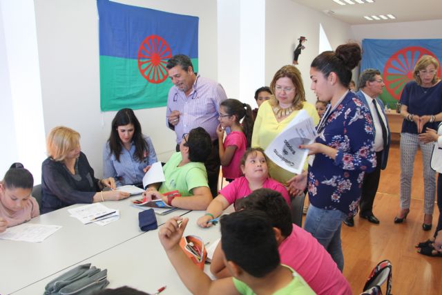 La Comunidad financia con 22.000 euros el apoyo escolar a la población gitana de San Pedro del Pinatar - 3, Foto 3