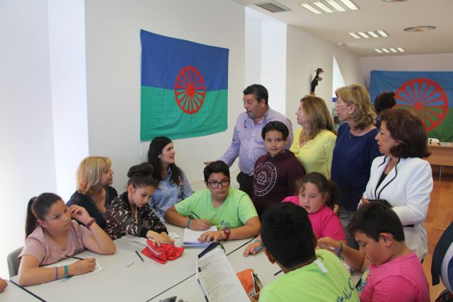 La Comunidad financia con 22.000 euros el apoyo escolar a la población gitana de San Pedro del Pinatar - 4, Foto 4