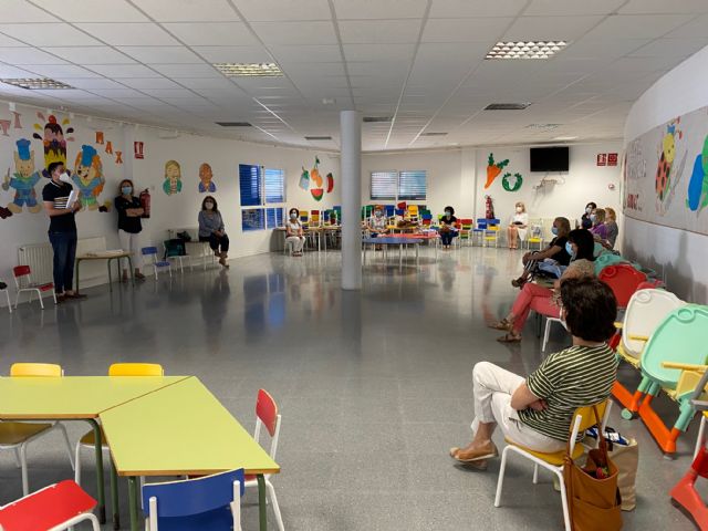 El concejal de Educación se reune con el equipo de la Escuela Infantil Colorines - 1, Foto 1
