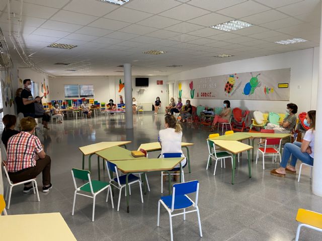 El concejal de Educación se reune con el equipo de la Escuela Infantil Colorines - 3, Foto 3