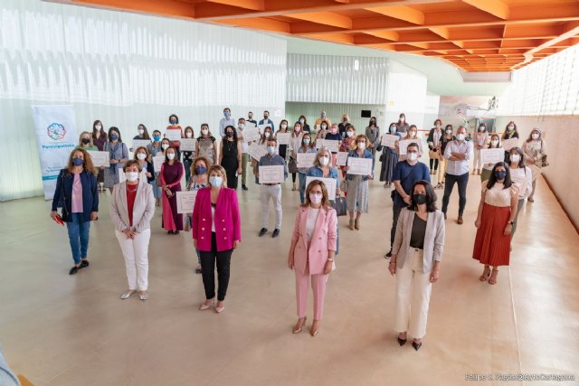 El Ayuntamiento entrega los diplomas a los 31 centros educativos que se han sumado a los Presupuestos Participativos 2021 - 1, Foto 1