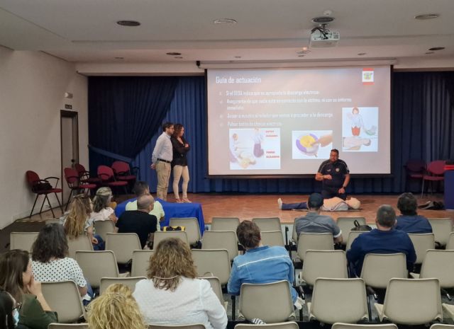 El Ayuntamiento de Lorca forma al personal municipal en rehabilitación cardiopulmonar mediante cursos impartidos por el Servicio Municipal de Emergencias y Protección Civil - 1, Foto 1
