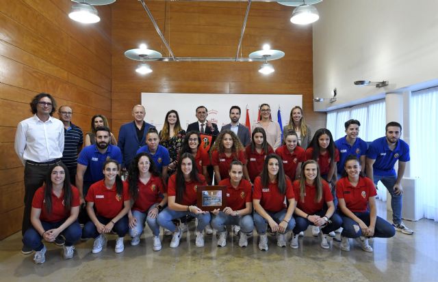 El Alcalde recibe al equipo femenino de fútbol CAP Ciudad de Murcia con motivo de su ascenso a primera división nacional - 2, Foto 2