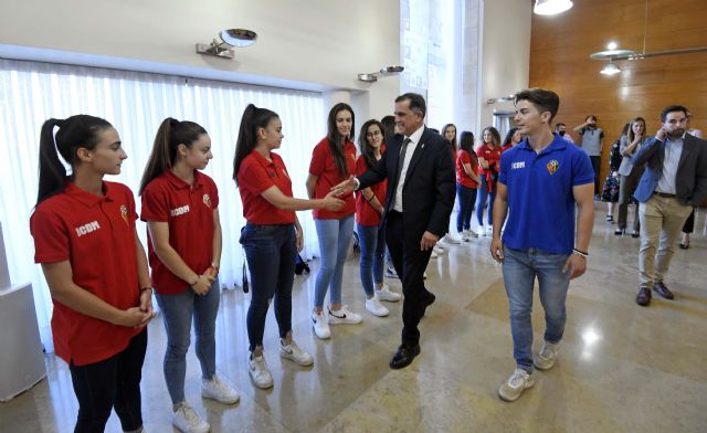 El Alcalde recibe al equipo femenino de fútbol CAP Ciudad de Murcia con motivo de su ascenso a primera división nacional - 3, Foto 3