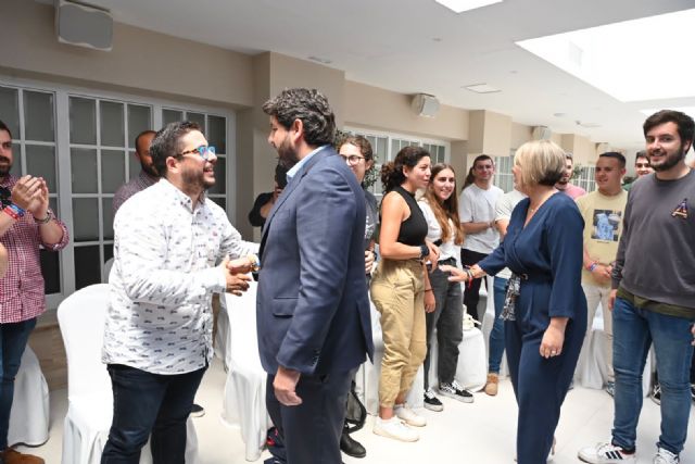 López Miras anuncia nuevas rutas y Tarjeta de Transporte Estudiantes con el 50 por ciento de descuento en trayectos de largo recorrido  para los jóvenes - 1, Foto 1