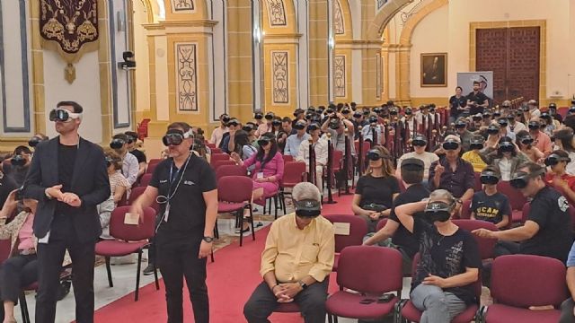 La UCAM bate el Guinness de participantes en una clase de realidad virtual en un espacio físico - 1, Foto 1
