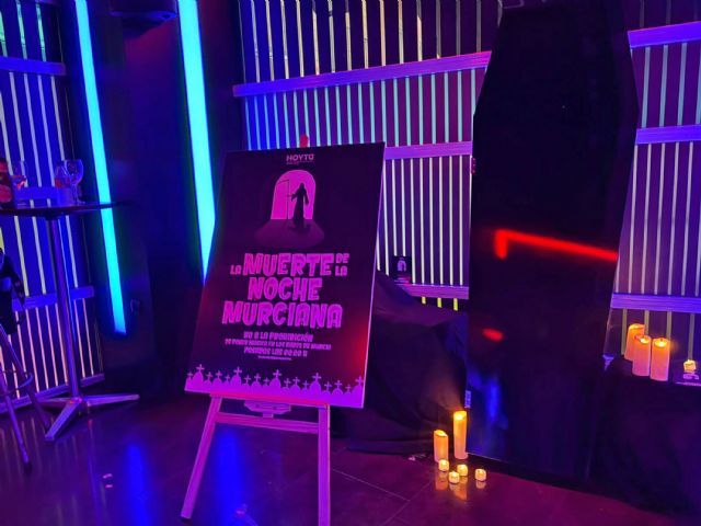 Tres velatorios simbólicos en los locales de ocio nocturno por La muerte de la noche murciana - 2, Foto 2