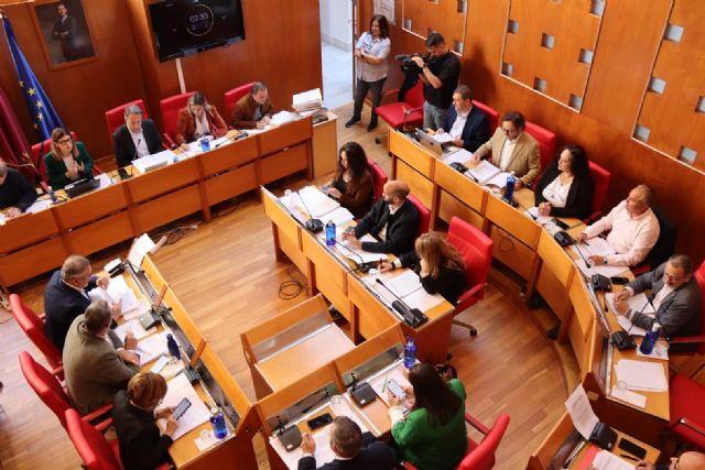 Fulgencio Gil impone a las familias lorquinas una subida del 100% en el precio del servicio de comedor escolar, con el voto de PP y VOX Fulgencio Gil impone a las familias lorquinas una subida del 100% en el precio del servicio de comedor escolar, con el voto de PP y VOX