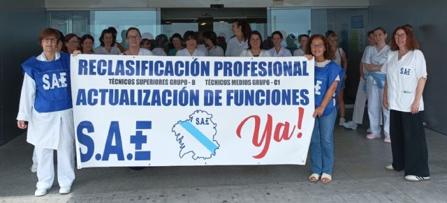 SAE y TECNOS se concentran por la reclasificación profesional en apoyo a la huelga convocada hoy en Sanidad - 2, Foto 2