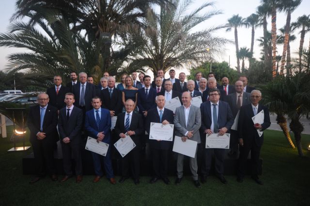 Los ingenieros técnicos industriales han galardonado a los socios fundadores de la empresa tecnológica murciana Proasistech creadora de una Red Social que permite chatear a las personas con las máquinas y edificios inteligentes - 2, Foto 2