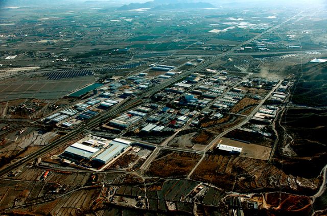 La instalación de dos nuevas empresas en el polígono industrial Saprelorca genera 100 nuevos puestos de trabajo en el último año - 1, Foto 1