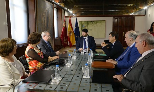 López Miras recibe al presidente del Consejo General de Colegios de Médicos de España - 1, Foto 1