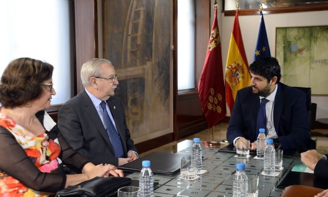 López Miras recibe al presidente del Consejo General de Colegios de Médicos de España - 2, Foto 2