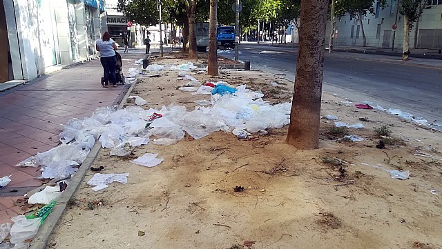 La Asociación de Vecinos Vistabella exige una solución para la basura generada por el mercado de los jueves - 1, Foto 1