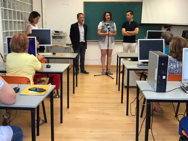 Iniciación a la Informática e Internet. Mayores descubren las Nuevas Tecnologías - 1, Foto 1