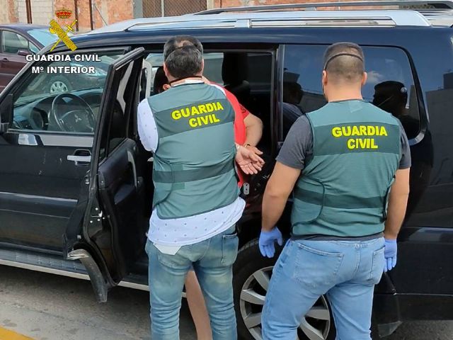 La Guardia Civil detiene en El Ejido (Almería) a una persona por estafar, presuntamente, a varios empresarios frutícolas de la Vega Baja - 1, Foto 1