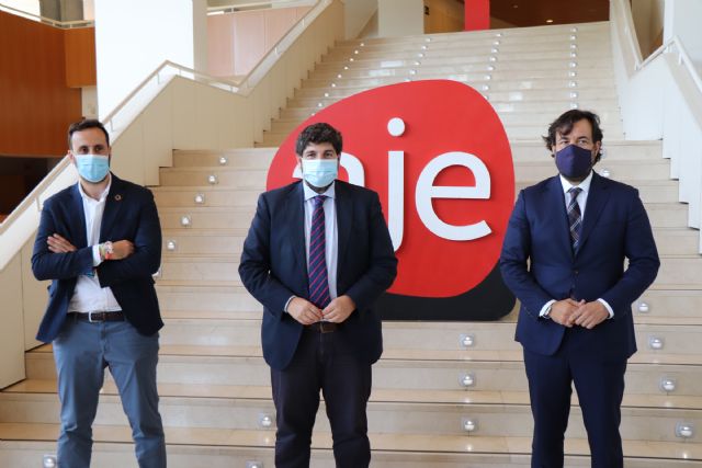 El presidente López Miras clausura la Asamblea Electoral de AJE - 1, Foto 1