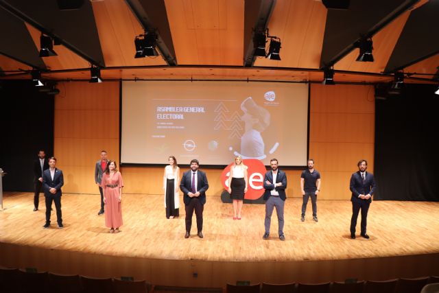 El presidente López Miras clausura la Asamblea Electoral de AJE - 2, Foto 2