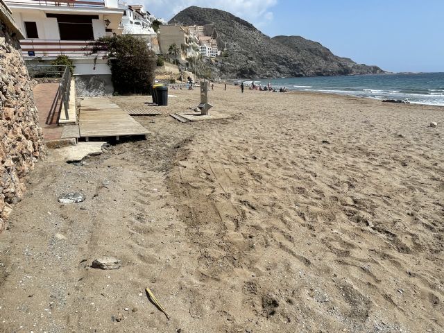 El Gobierno de Moreno vuelve a demostrar su falta de previsión iniciando obras en las playas en pleno verano - 1, Foto 1