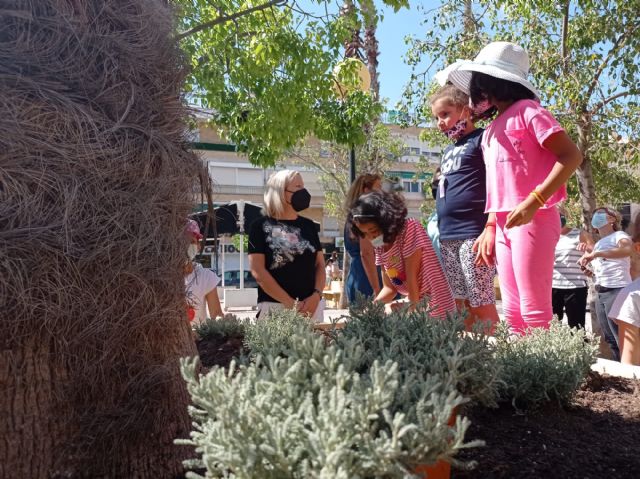 Alumnos del CEIP Pintor Pedro Flores de Puente Tocinos participan en una plantación en su pedanía - 2, Foto 2