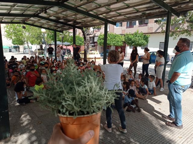 Alumnos del CEIP Pintor Pedro Flores de Puente Tocinos participan en una plantación en su pedanía - 4, Foto 4