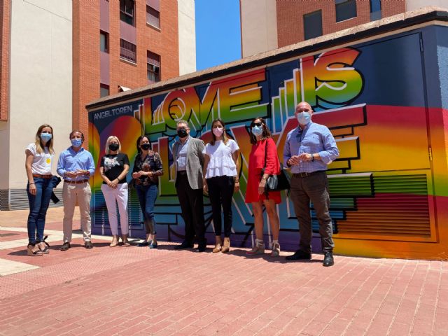 Joven Futura luce un grafiti para visibilizar los derechos LGTBI - 1, Foto 1