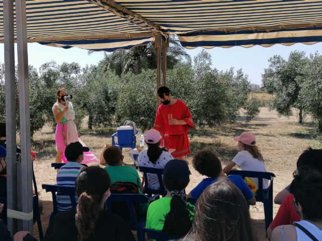 45 niños conocen el pasado romano de San Pedro del Pinatar en una visita teatralizada al yacimiento La Raya - 2, Foto 2
