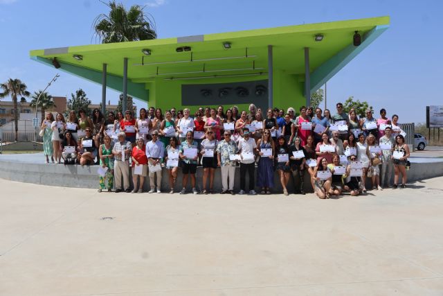La Universidad Popular entrega los diplomas de 11 de los más de 30 cursos impartidos este año - 1, Foto 1