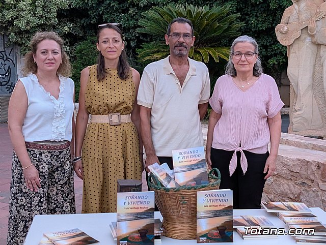 Soñando y viviendo: Luis Santiago presenta su legado poético tras 35 años de sueños y valentía, Foto 5