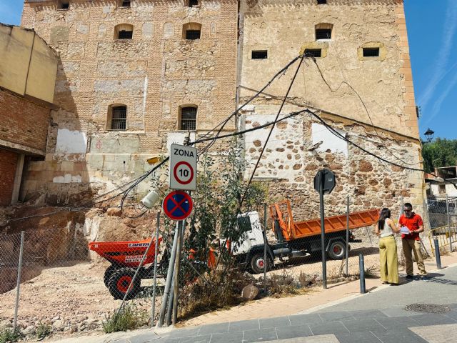 La 'Plaza de la Roca' permitirá poner en valor la fachada de San Patricio y la muralla medieval gracias a la creación de una zona verde - 3, Foto 3