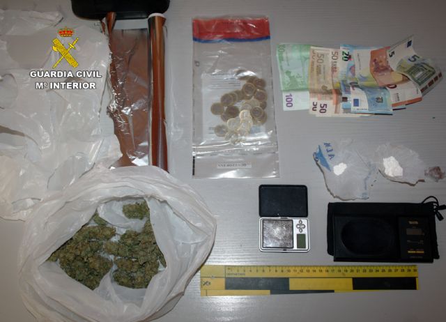 La Guardia Civil desmantela un activo punto de venta de drogas en un piso de Lorquí - 3, Foto 3
