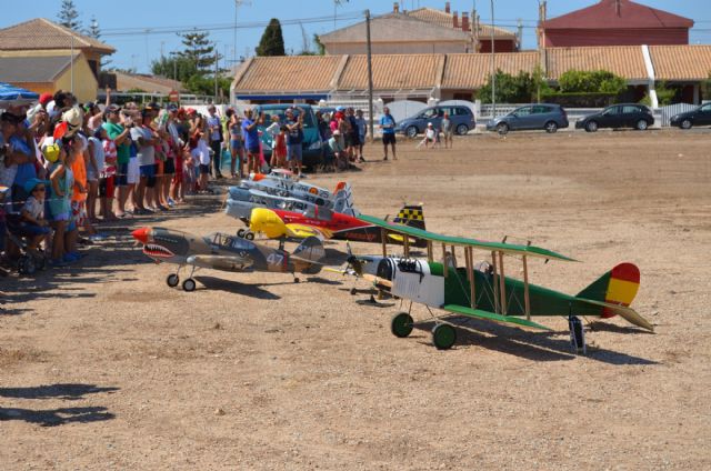 La Patrulla de Aeromodelismo de Exhibición del Ejército del Aire sorprende con el vuelo de reproducciones exactas de la historia de la aviación - 1, Foto 1