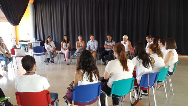 Los jóvenes de la Lanzadera de Empleo se informan de los recursos que ofrece la Concejalía de Juventud - 2, Foto 2