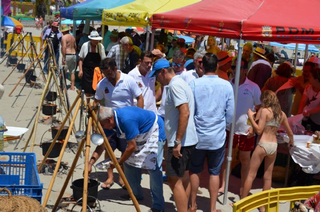 El V Día del Caldero despachó cientos de raciones del plato típico del Mar Menor para celebrar Santiago Apóstol en Santiago de la Ribera - 2, Foto 2
