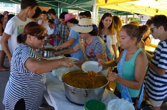 El V Día del Caldero despachó cientos de raciones del plato típico del Mar Menor para celebrar Santiago Apóstol en Santiago de la Ribera - 4, Foto 4