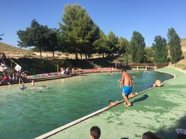 El PSOE pide que se incrementen las tareas de limpieza y mantenimiento de la playa artificial de Coy para propiciar su impulso turístico - 2, Foto 2